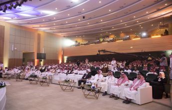 نيابةً عن رئيس الجامعة، وكيل الجامعة للشؤون التعليمية والأكاديمية يرعى حفل تخرج طلاب كلية الطب للعام الجامعي ١٤٤٣ هـ