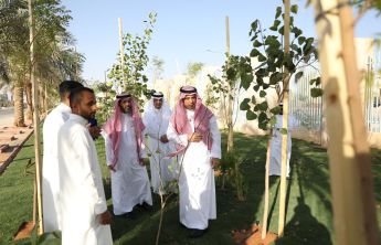 رئيس الجامعة يدشن مبادرة الجامعة الخضراء