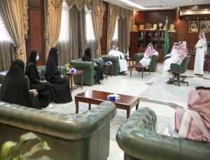 رئيس الجامعة يكرم الطالبات الفائزات في مسابقة سفراء الوسطية