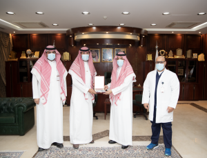 The President of PSAU Receives the Annual Report of the College of Dentistry