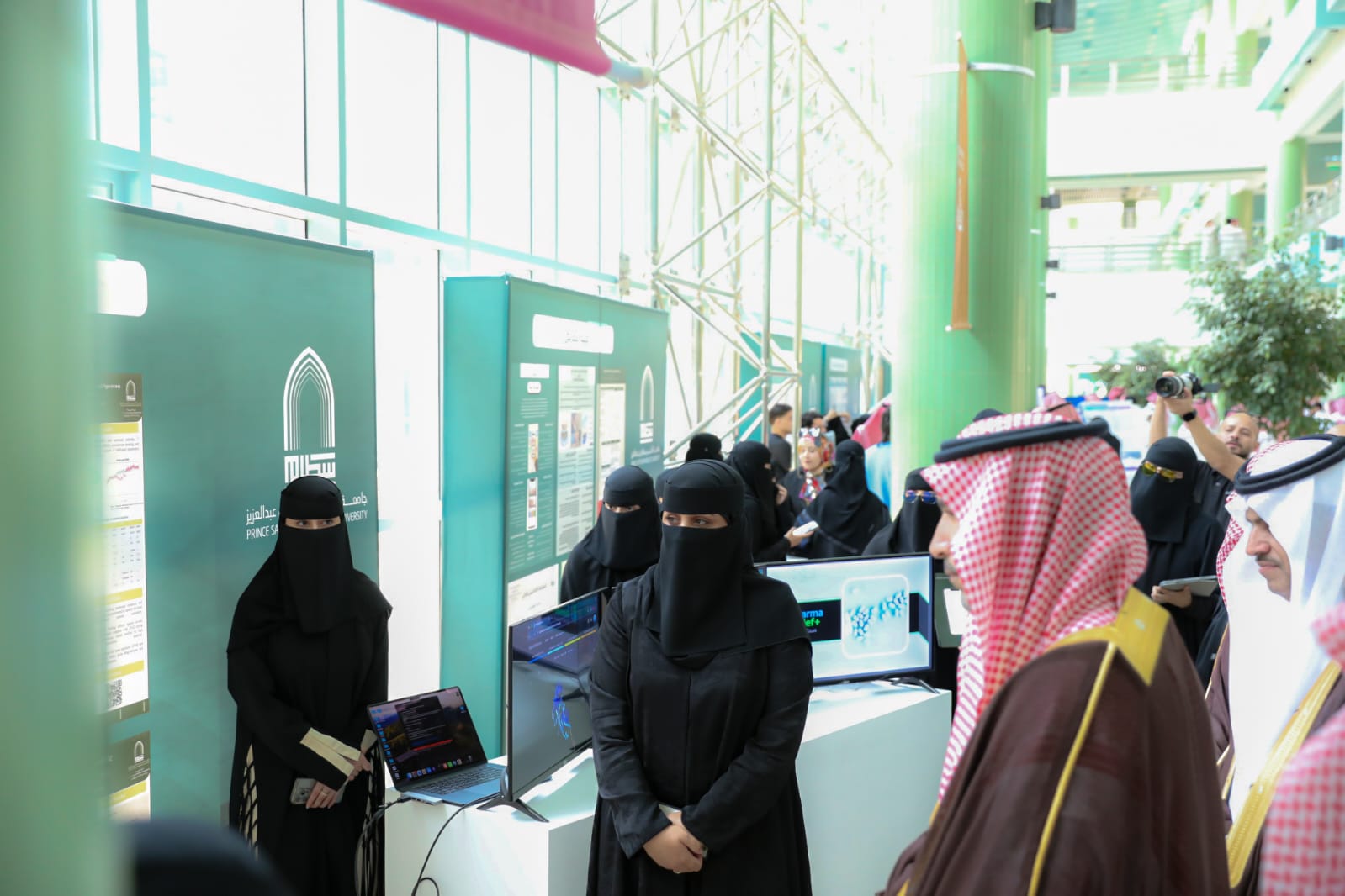 شاركة كلية الصيدله في فعاليات اسبوع الابتكار وريادة الاعمال على مدار يومين الاحد و الاثنين
